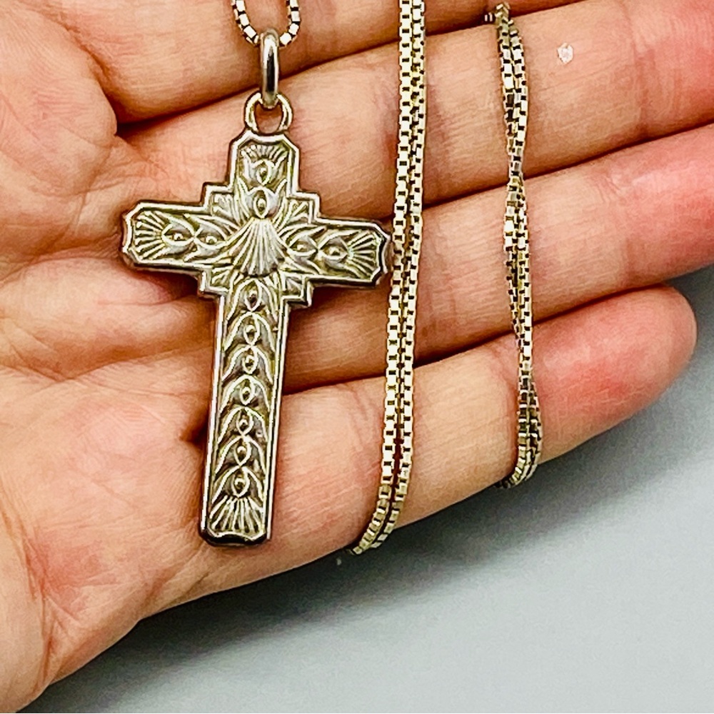 Vintage Sterling Silver Cross Pendant with Clam Shell Motif Christian Ancient
